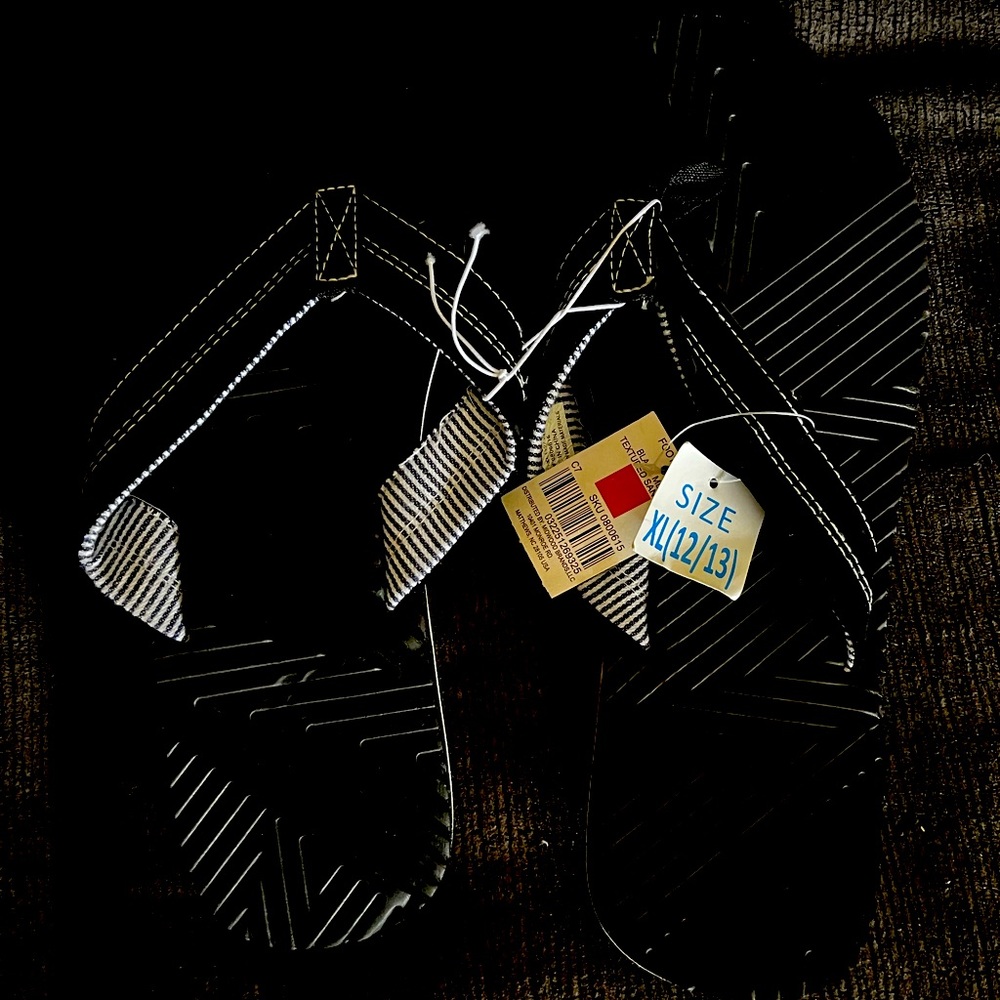Men’s flip flops.